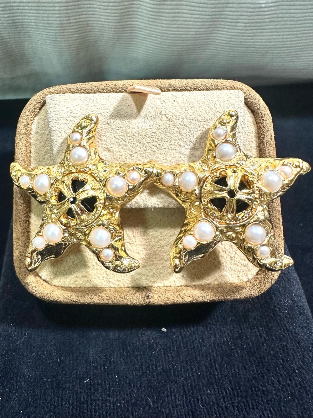 NOS/ Vtg Faux Pearl Matte Gold Oversized Starfish Clip On Earrings